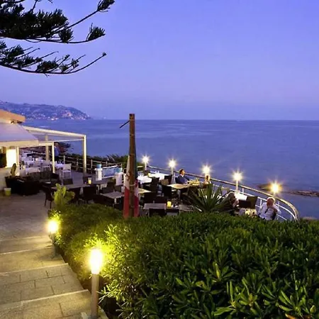 Della Punta Hotel 3*