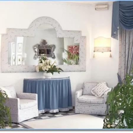 Hotel Della Punta 3*